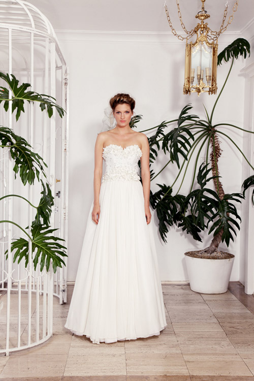 wedding dress by Rachel Gilbert | via junebugweddings.com wedding dress by Rachel Gilbert | via junebugweddings.com