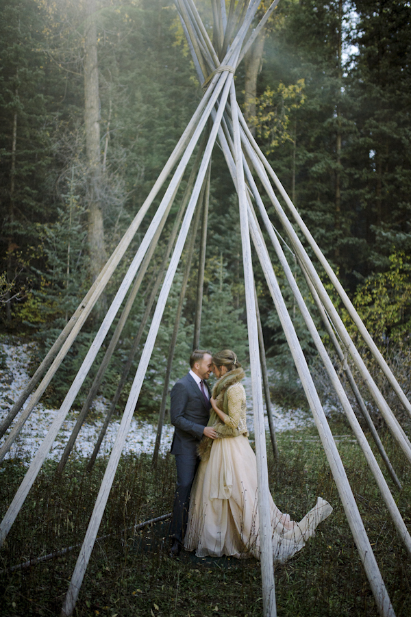 rustic mountain wedding portrait, photo by Chowen Photography | via junebugweddings.com rustic mountain wedding portrait at the Dunton Hot Springs in Colorado, photo by Chowen Photography | via junebugweddings.com