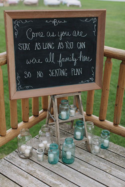 Vintage backyard farm wedding in South Dakota - photos by Bryan and Mae | via junebugweddings.com Vintage backyard farm wedding in South Dakota - photos by Bryan and Mae | via junebugweddings.com