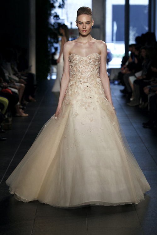 Rivini wedding dress from the Spring 2014 bridal collection | via junebugweddings.com Rivini wedding dress from the Spring 2014 bridal collection | via junebugweddings.com
