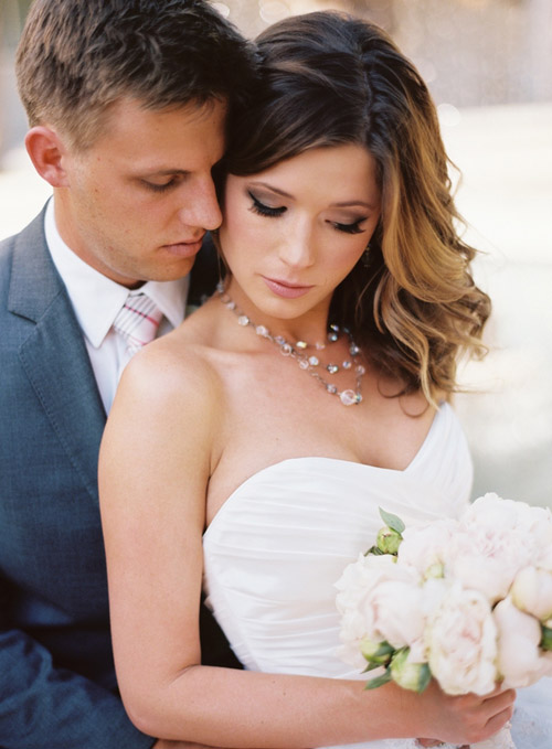 stylish Las Vegas destination wedding at 2810 Private Resort, photos by Brian Saculles Photography stylish Las Vegas destination wedding at 2810 Private Resort, photos by Brian Saculles Photography