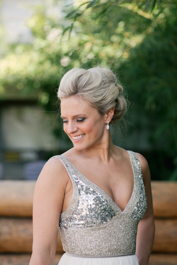 glittery gold bridal style, photo by Stark Photography | via junebugweddings.com glittery gold bridal style, photo by Stark Photography | via junebugweddings.com