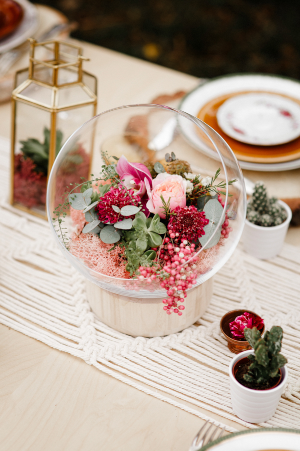a-romantic-french-elopement-with-roses-cacti-and-macrame-at-souston-lake-1