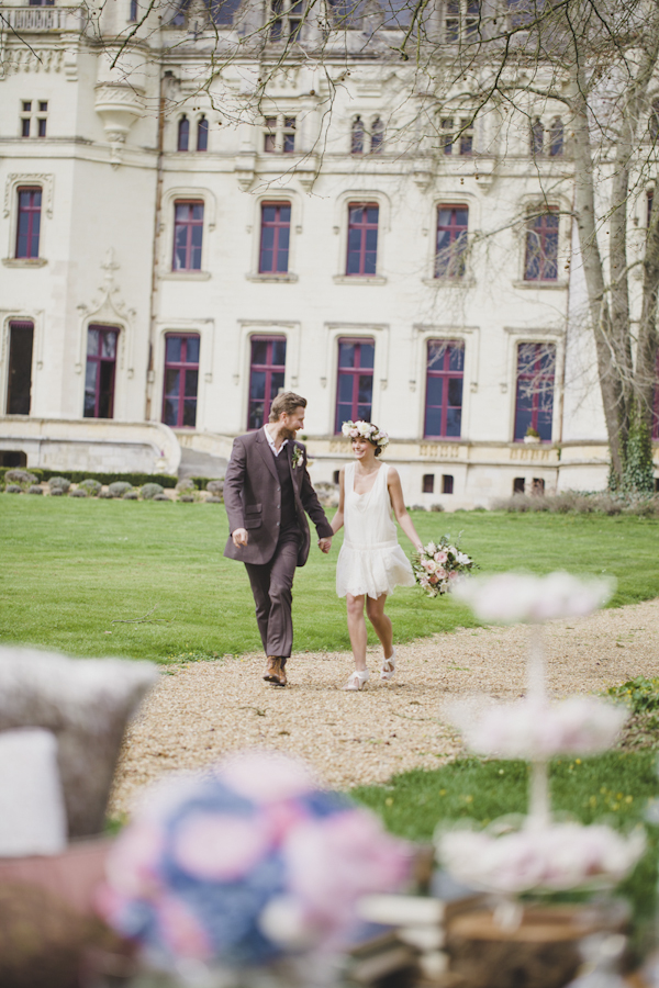 Parisian elopement inspiration photo shoot at the Château de Challain, photo by Cat Hepple Photography | via junebugweddings.com Parisian elopement inspiration photo shoot at the Château de Challain, photo by Cat Hepple Photography | via junebugweddings.com