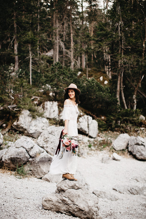 adventurous-austrian-lake-elopement-inspiration-2