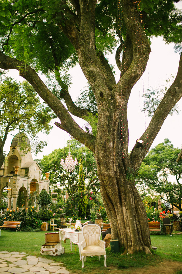 gold and cream wedding in Johannesburg, South Africa, photo by Adam Alex | via junebugweddings.com gold and cream wedding in Johannesburg, South Africa, photo by Adam Alex | via junebugweddings.com