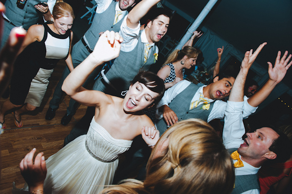 laid-back summer wedding with photos by Amanda Marie Studios | via junebugweddings.com laid-back summer wedding with photos by Amanda Marie Studios | via junebugweddings.com