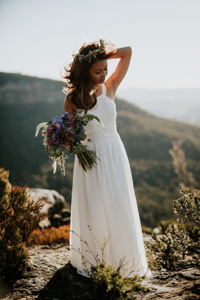 adventurous-engagement-photos-in-australias-blue-mountains-9