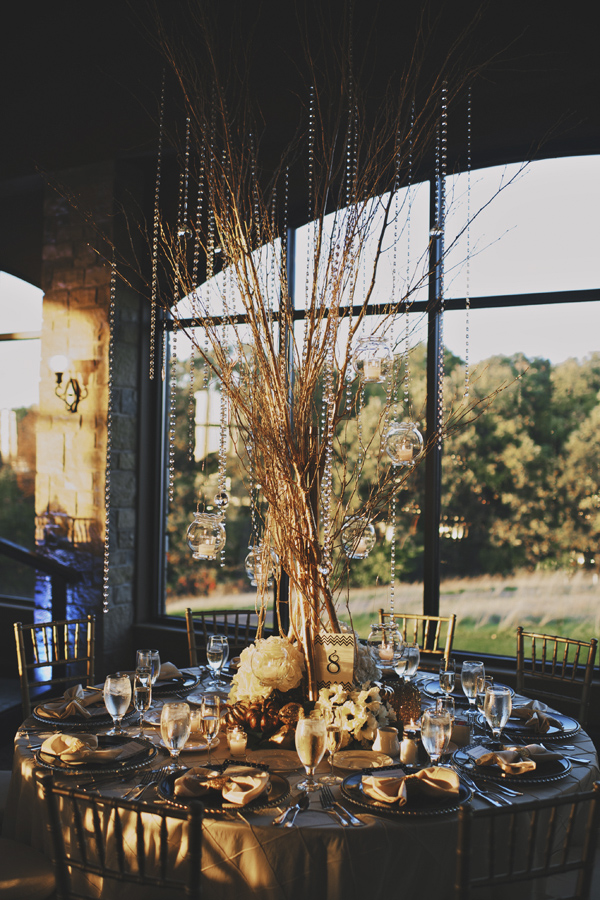 modern elegant gold and black wedding at Legend at Bergamont, photo by DWJohnson Studio | via junebugweddings.com modern elegant gold and black wedding at Legend at Bergamont, photo by DWJohnson Studio | via junebugweddings.com