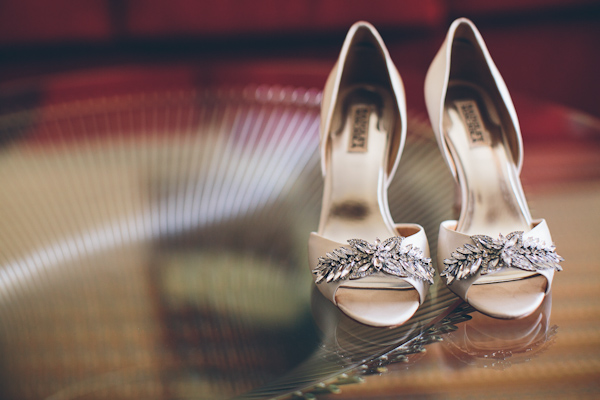 romantic old Hollywood inspired bridal style, photo by Geoff Johnson | via junebugweddings.com romantic old Hollywood inspired bridal style, photo by Geoff Johnson | via junebugweddings.com