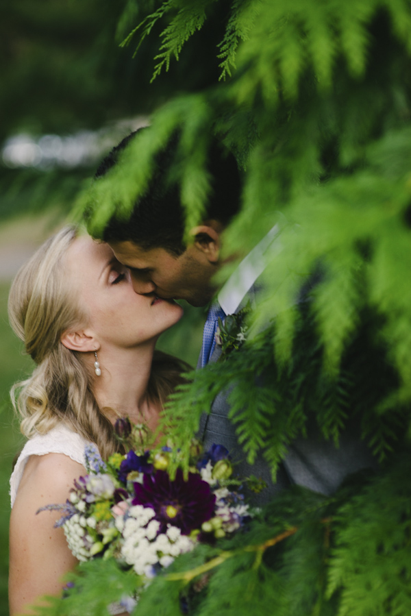 natural, outdoors wedding in Portland, Oregon at Hoyt Arboretum, wedding photo by Aaron Courter Photography | via junebugweddings.com natural, outdoors wedding in Portland, Oregon at Hoyt Arboretum, wedding photo by Aaron Courter Photography | via junebugweddings.com