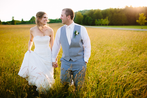 sunny rustic barn wedding in Michigan with photos by Dan Stewart | via junebugweddings.com sunny rustic barn wedding in Michigan with photos by Dan Stewart | via junebugweddings.com