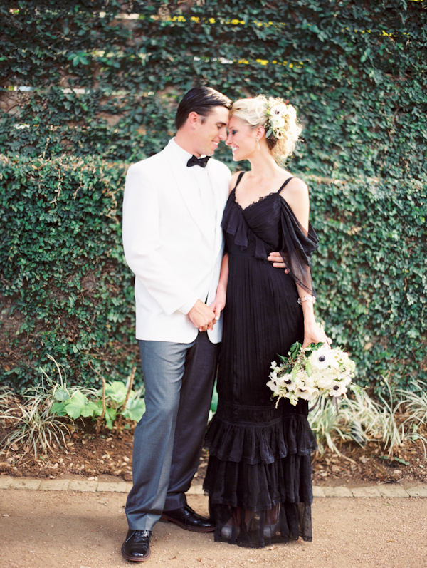 organic black & white wedding inspiration photo shoot, photo by Taylor Lord Photography | via junebugweddings.com organic black & white wedding inspiration photo shoot, photo by Taylor Lord Photography | via junebugweddings.com