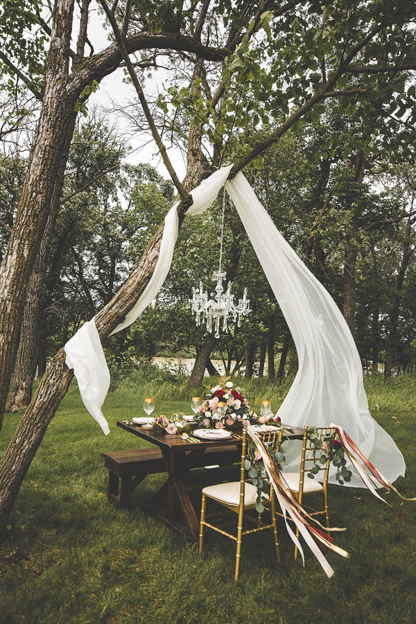 this-wedding-inspiration-proves-that-gold-blush-and-red-is-the-most-romantic-color-palette-27