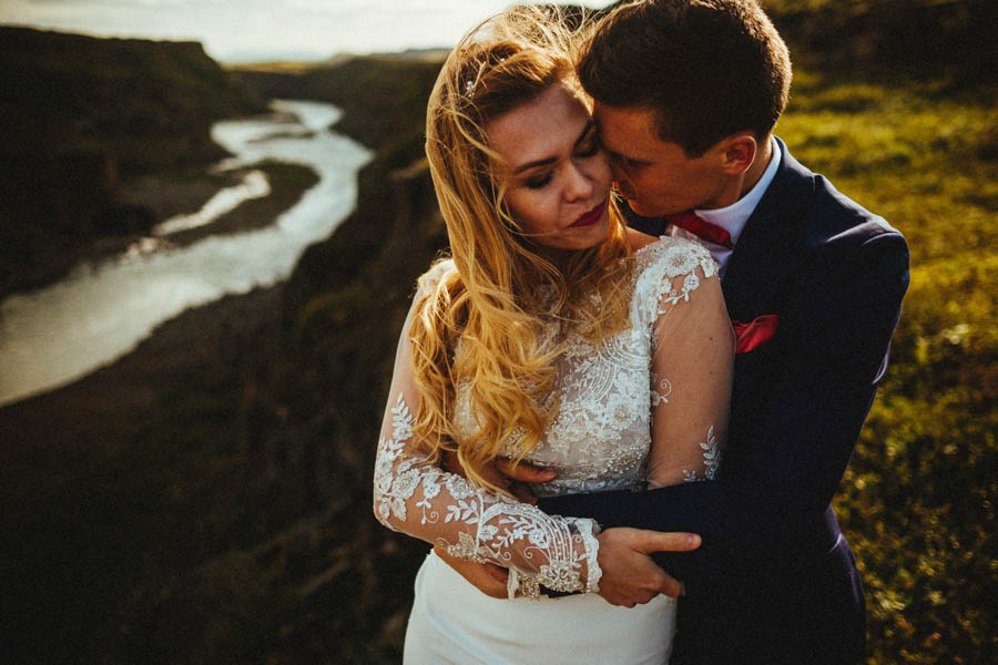 crazy-passionate-icelandic-wedding-adventure-maciej-suwalowski-7
