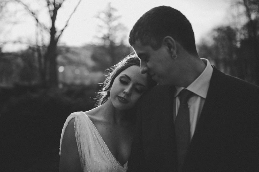 Romantic-Serbian-Wedding-Shoot-in-the-Botanical-Garden-21