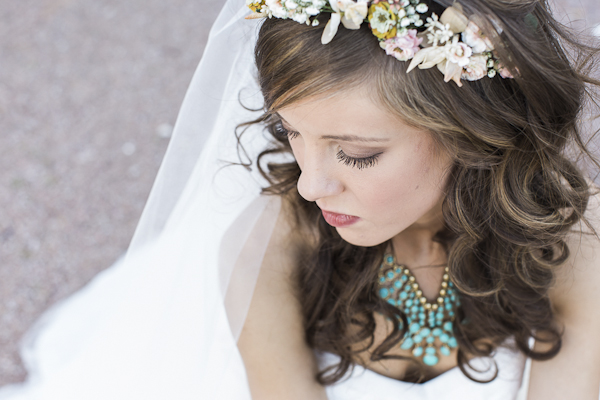 rustic bridal makeup, photo by Rachel Solomon | via junebugweddings.com rustic bridal makeup, photo by Rachel Solomon | via junebugweddings.com