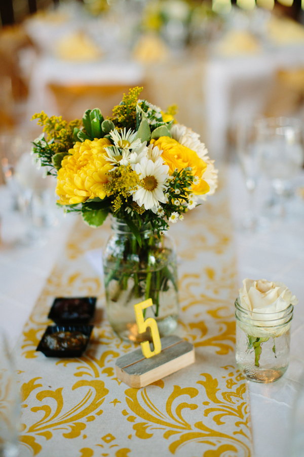 sunny rustic barn wedding in Michigan with photos by Dan Stewart | via junebugweddings.com sunny rustic barn wedding in Michigan with photos by Dan Stewart | via junebugweddings.com