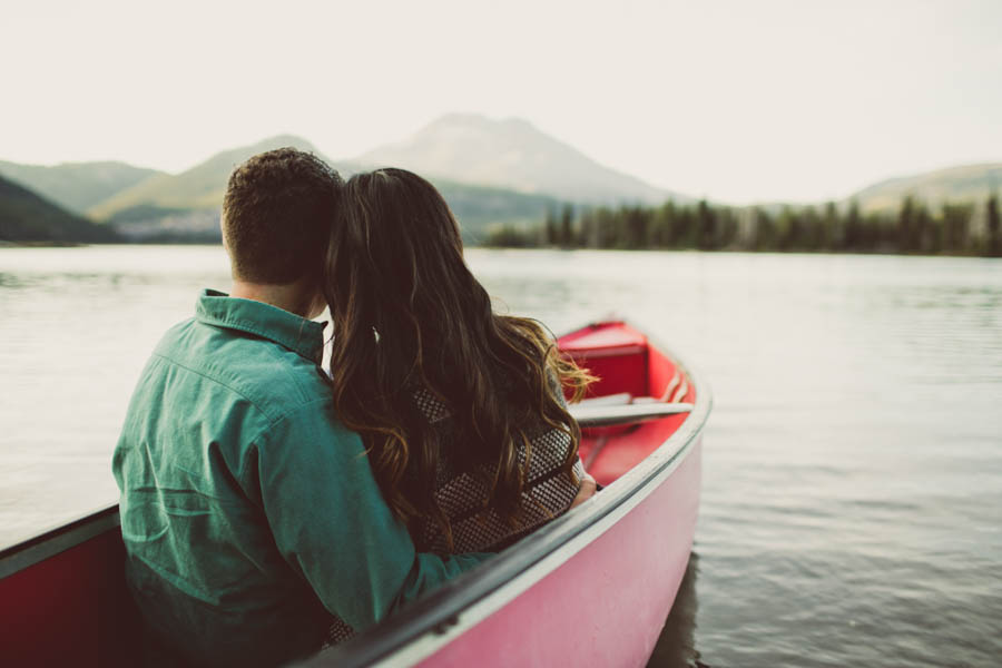 Mountain-Backdrop-Engagement-Photos-at-Sparks-Lake-Natalie-Puls-Photography-9