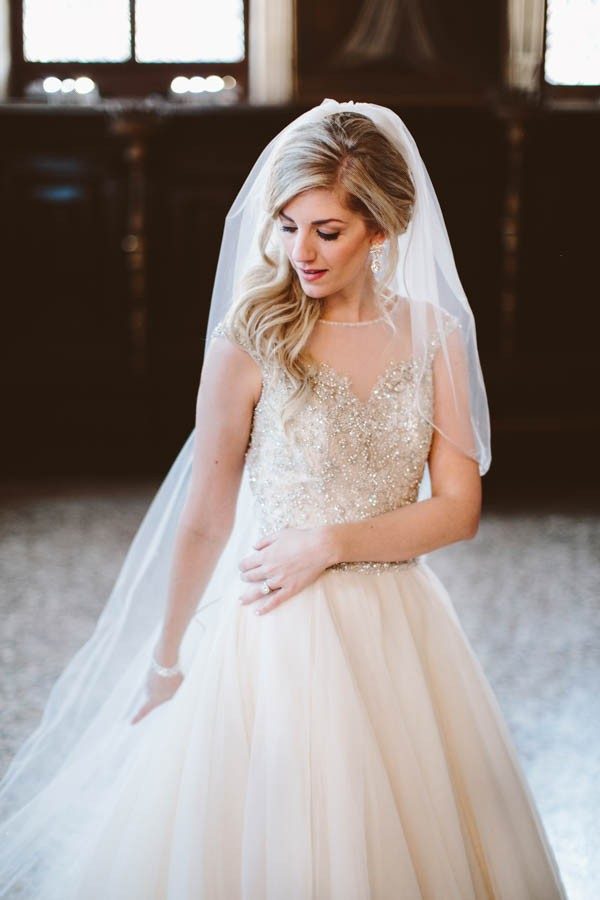 Insanely-Romantic-Grace-Kelly-Inspired-Venice-Elopement-Allison-Harp-Photography-28-600x900-600x900