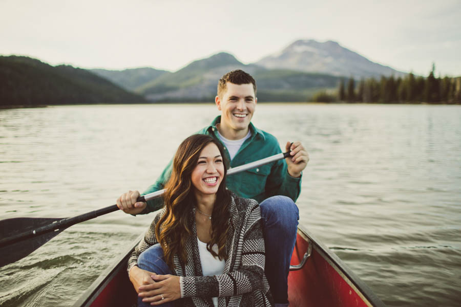 Mountain-Backdrop-Engagement-Photos-at-Sparks-Lake-Natalie-Puls-Photography-3
