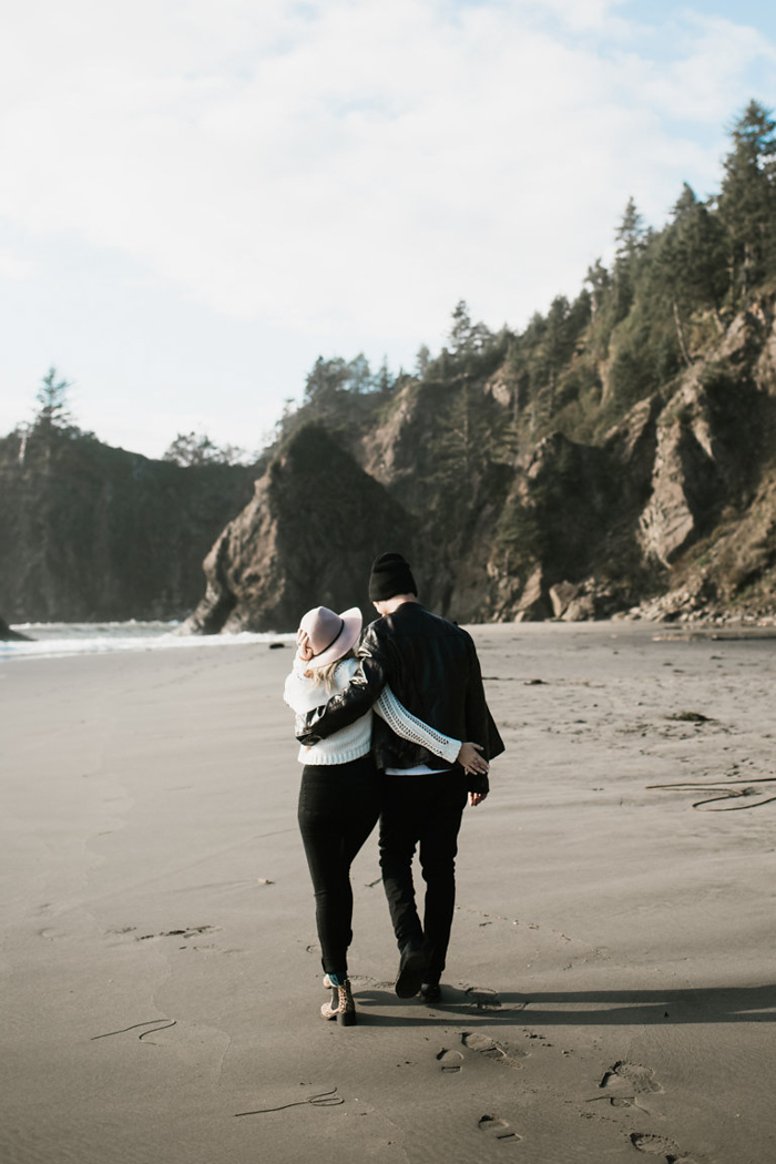 stylish-engagement-photos-on-second-beach-1