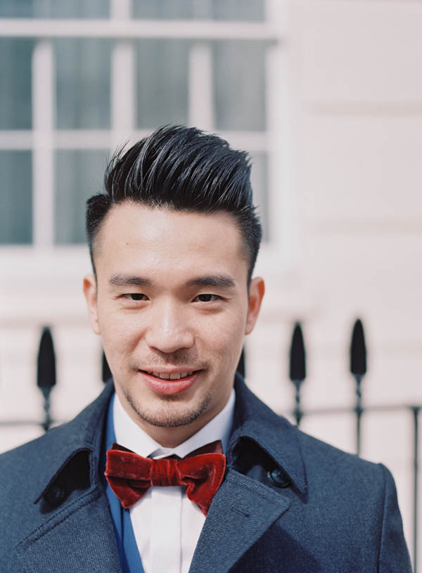 stunning-london-couple-portraits-and-engagement-ceremony-15