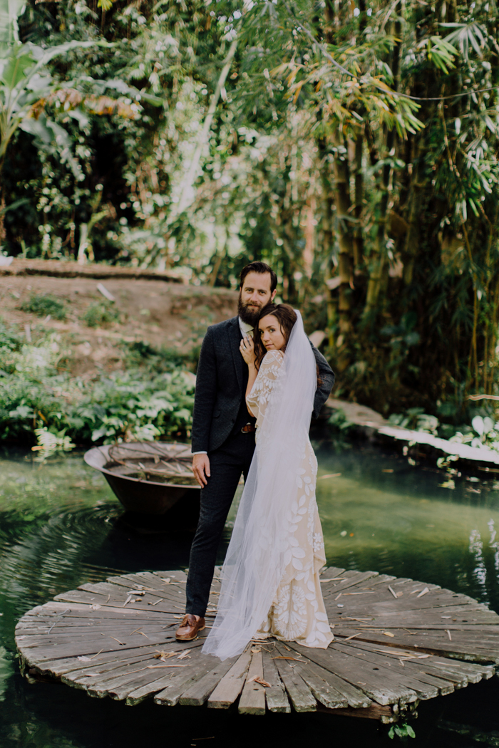 picture-perfect-bali-destination-wedding-at-bambu-indah-16