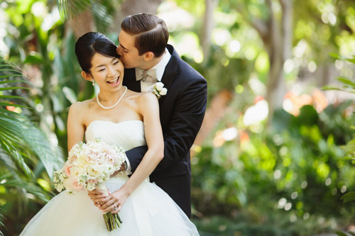 Pretty, classic, pink wedding in Maui from Sweet Pea Events with photos by Sarah & Rocky Photography | via junebugweddings.com Pretty, classic, pink wedding in Maui from Sweet Pea Events with photos by Sarah & Rocky Photography | via junebugweddings.com