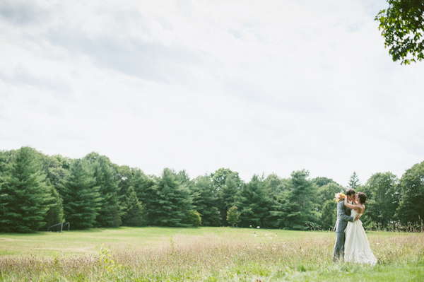 laid-back summer wedding with photos by Amanda Marie Studios | via junebugweddings.com laid-back summer wedding with photos by Amanda Marie Studios | via junebugweddings.com