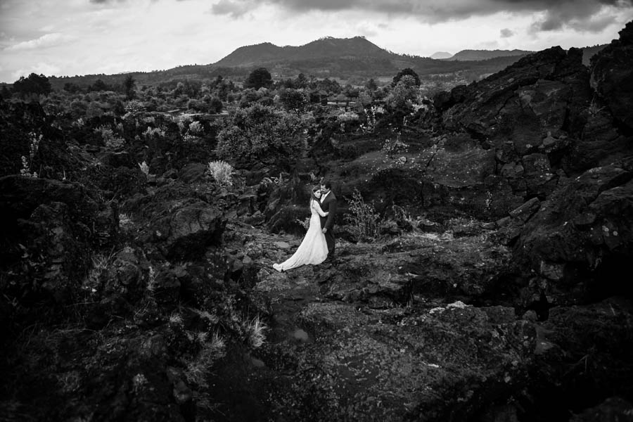 Romantic-Post-Wedding-Shoot-San-Juan-Parangaricutiro-Jorge-Kick (25 of 25)