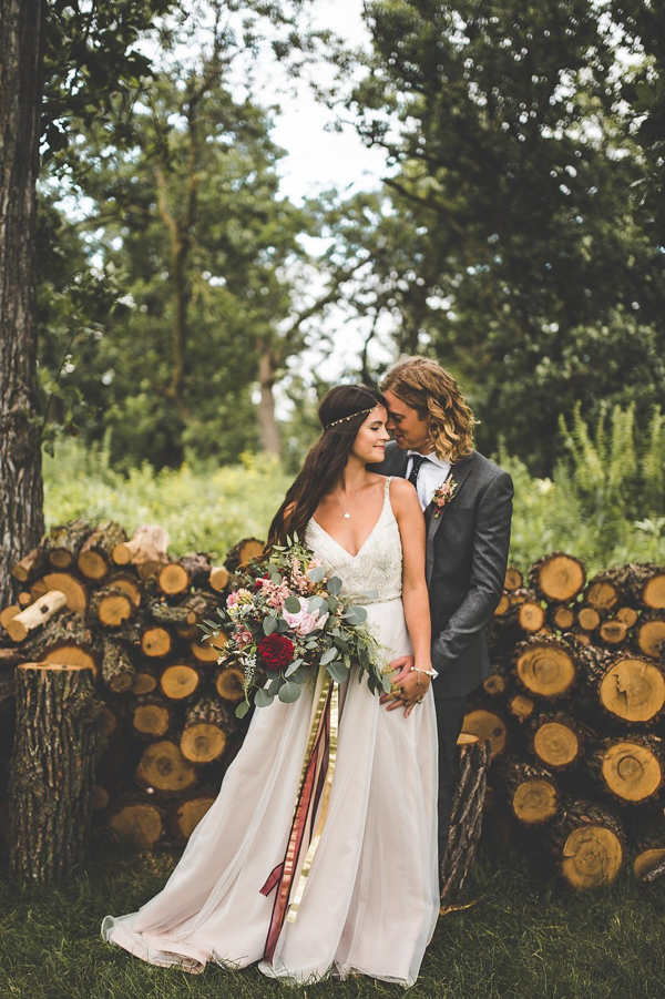 this-wedding-inspiration-proves-that-gold-blush-and-red-is-the-most-romantic-color-palette-28