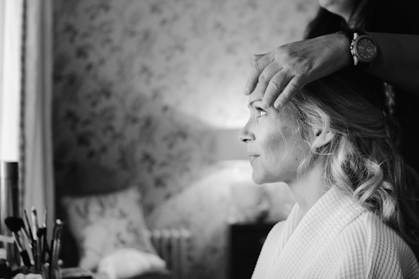 bride getting ready, photo by Sansom Photography | via junebugweddings.com bride getting ready, photo by Sansom Photography | via junebugweddings.com