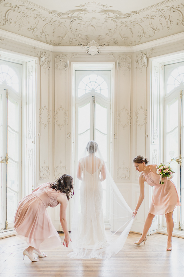 secret garden wedding in Baltimore, photo by L Hewitt Photography | via junebugweddings.com secret garden wedding in Baltimore, photo by L Hewitt Photography | via junebugweddings.com