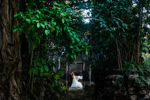 destination wedding at the Hacienda Uayamon in Campeche, Mexico, photo by Aaron Morris of Chrisman Studios | via junebugweddings.com destination wedding at the Hacienda Uayamon in Campeche, Mexico, photo by Aaron Morris of Chrisman Studios | via junebugweddings.com