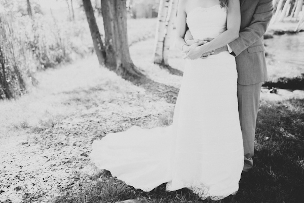 sunny rustic barn wedding in Michigan with photos by Dan Stewart | via junebugweddings.com sunny rustic barn wedding in Michigan with photos by Dan Stewart | via junebugweddings.com