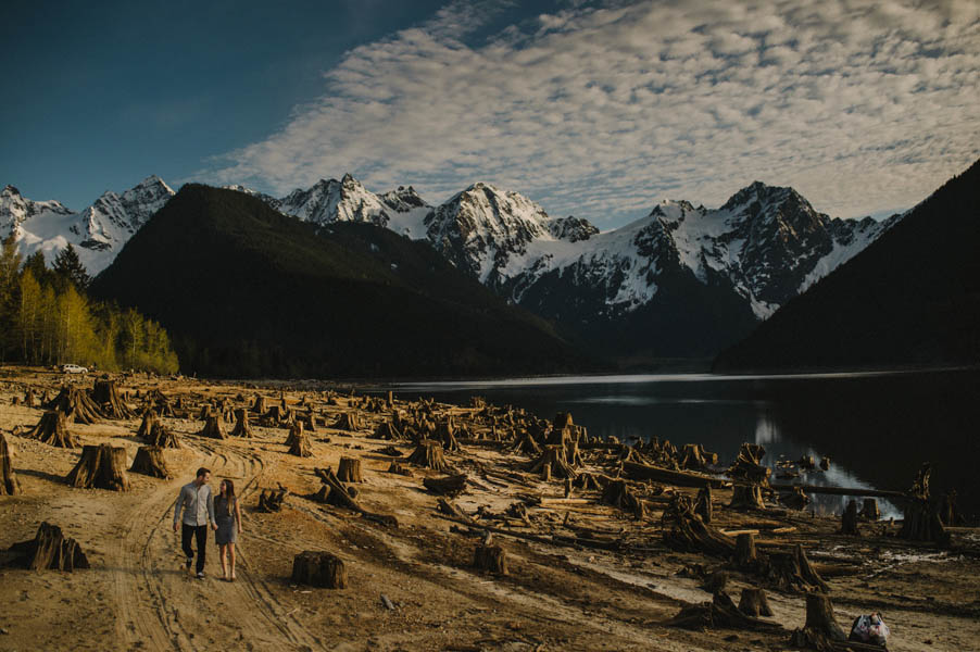 the-views-are-unreal-in-this-breathtaking-bridal-veil-falls-engagement-shoot-7
