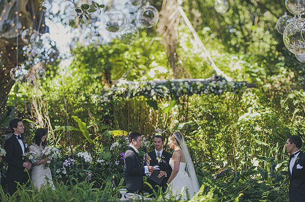 organic outdoor summer wedding at Holly Farm - photo by Lisa Lefringhouse Photography | via junebugweddings.com organic outdoor summer wedding at Holly Farm - photo by Lisa Lefringhouse Photography | via junebugweddings.com