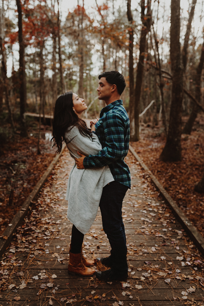 cozy-campfire-engagement-session-at-carolina-beach-state-park-4