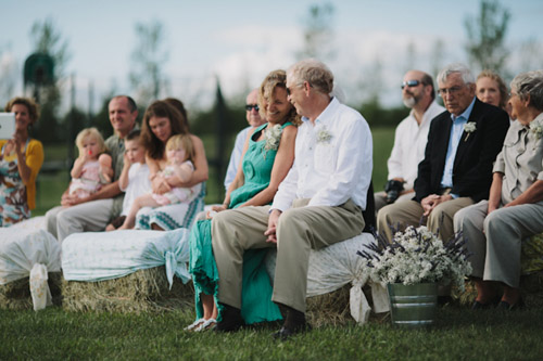 Vintage backyard farm wedding in South Dakota - photos by Bryan and Mae | via junebugweddings.com Vintage backyard farm wedding in South Dakota - photos by Bryan and Mae | via junebugweddings.com