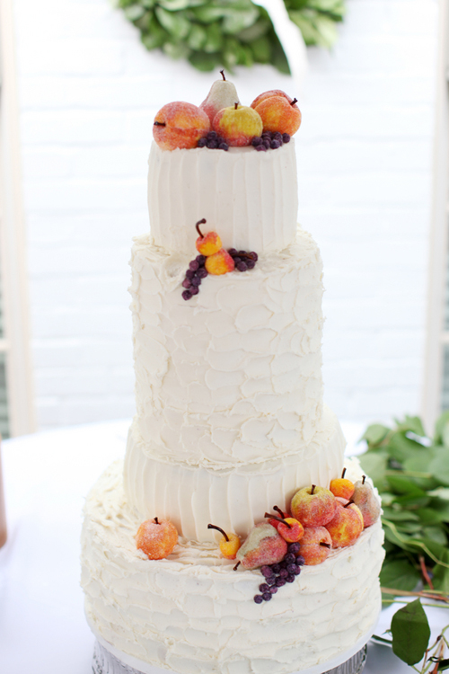 Grey and cream seaside wedding in Newport News, VA, photos by Whitebox Weddings via junebugweddings.com Grey and cream seaside wedding in Newport News, VA, photos by Whitebox Weddings via junebugweddings.com