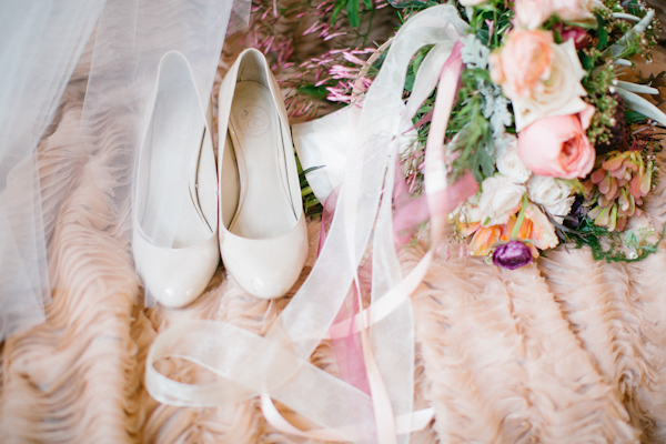 boho chic wedding inspiration photo shoot, photo by Kimberly Chau Photography | via junebugweddings.com boho chic wedding inspiration photo shoot, photo by Kimberly Chau Photography | via junebugweddings.com
