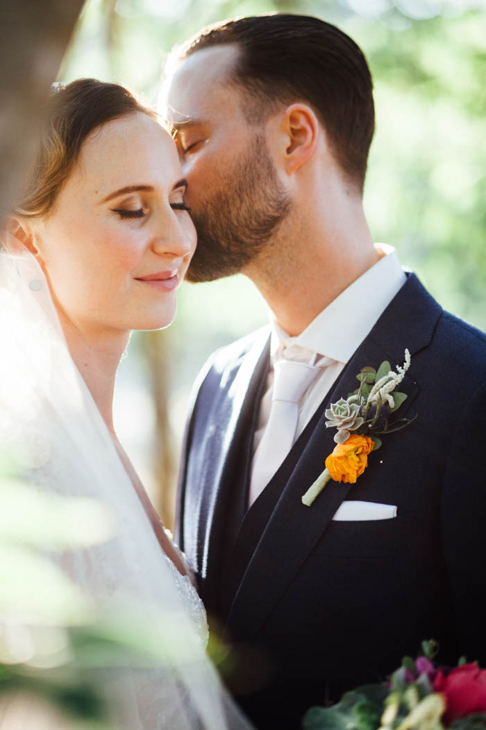 creative-sedona-wedding-in-the-tlaquepaque-arts-and-crafts-village-jane-in-the-woods-52