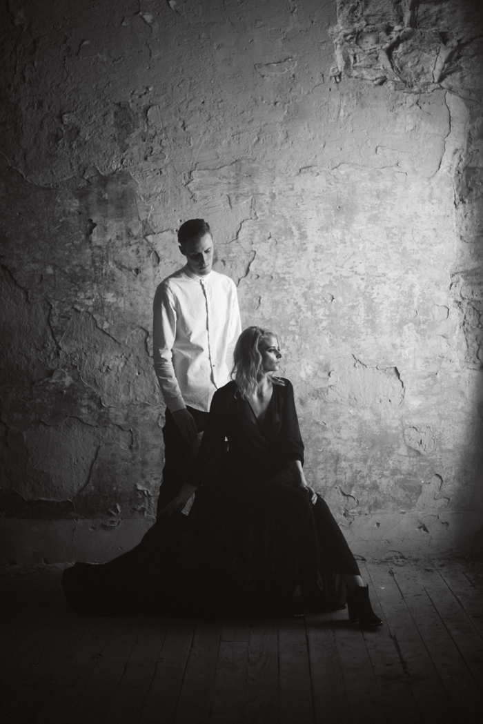 moody-and-romantic-anniversary-photos-in-dallas-tx-23