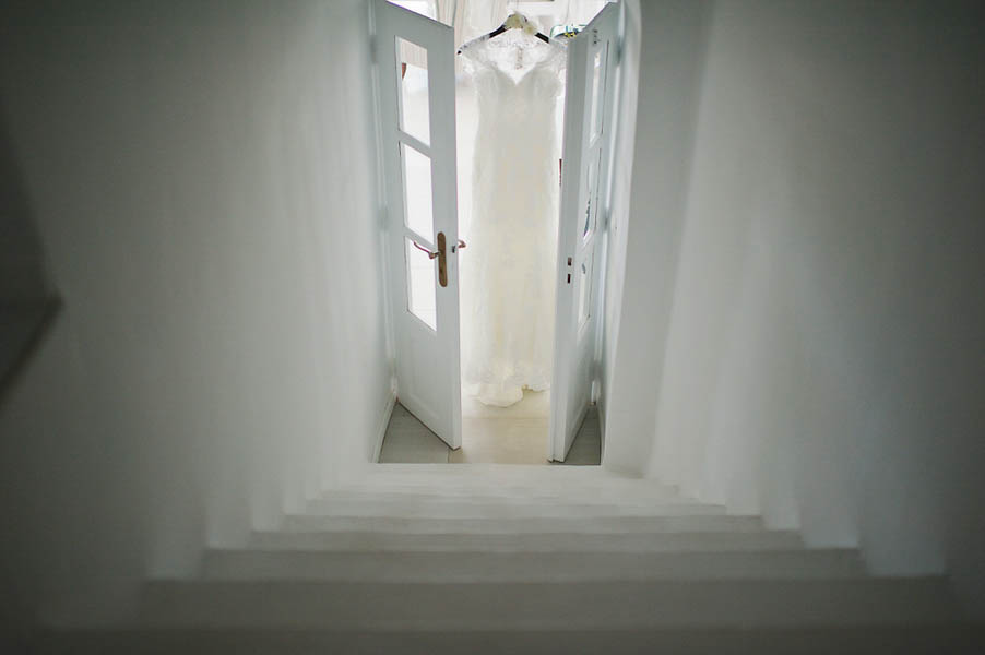 Romantic-Santorini-Destination-Wedding-at-La-Maltese-Thanasis-Kaiafas (6 of 28)