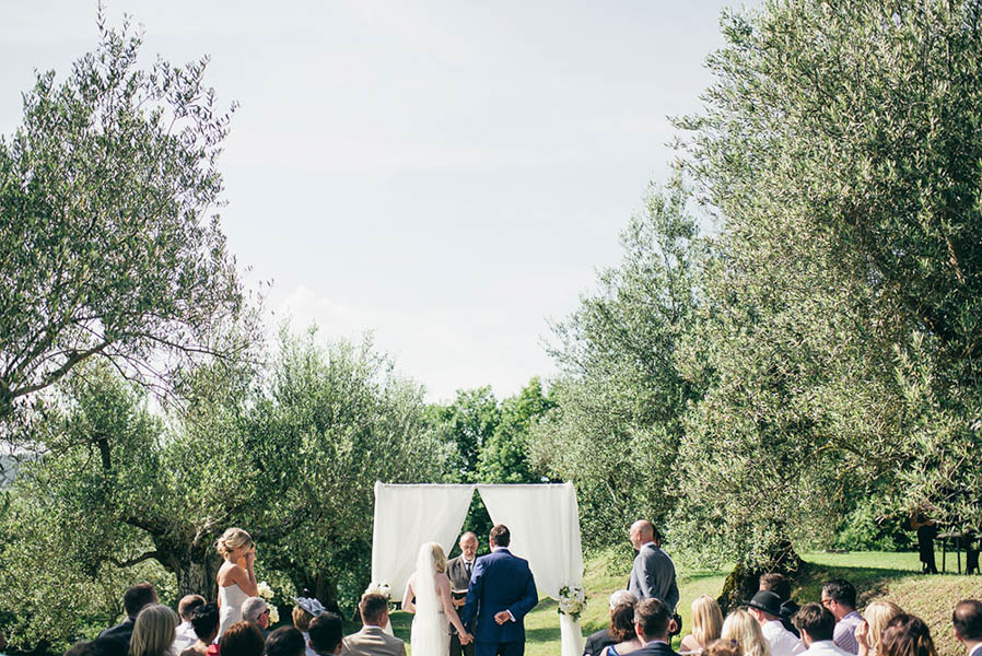 Romantic-Italian-Destination-Wedding-at-Borgo-Bastia-Creti-Italyweddings-9