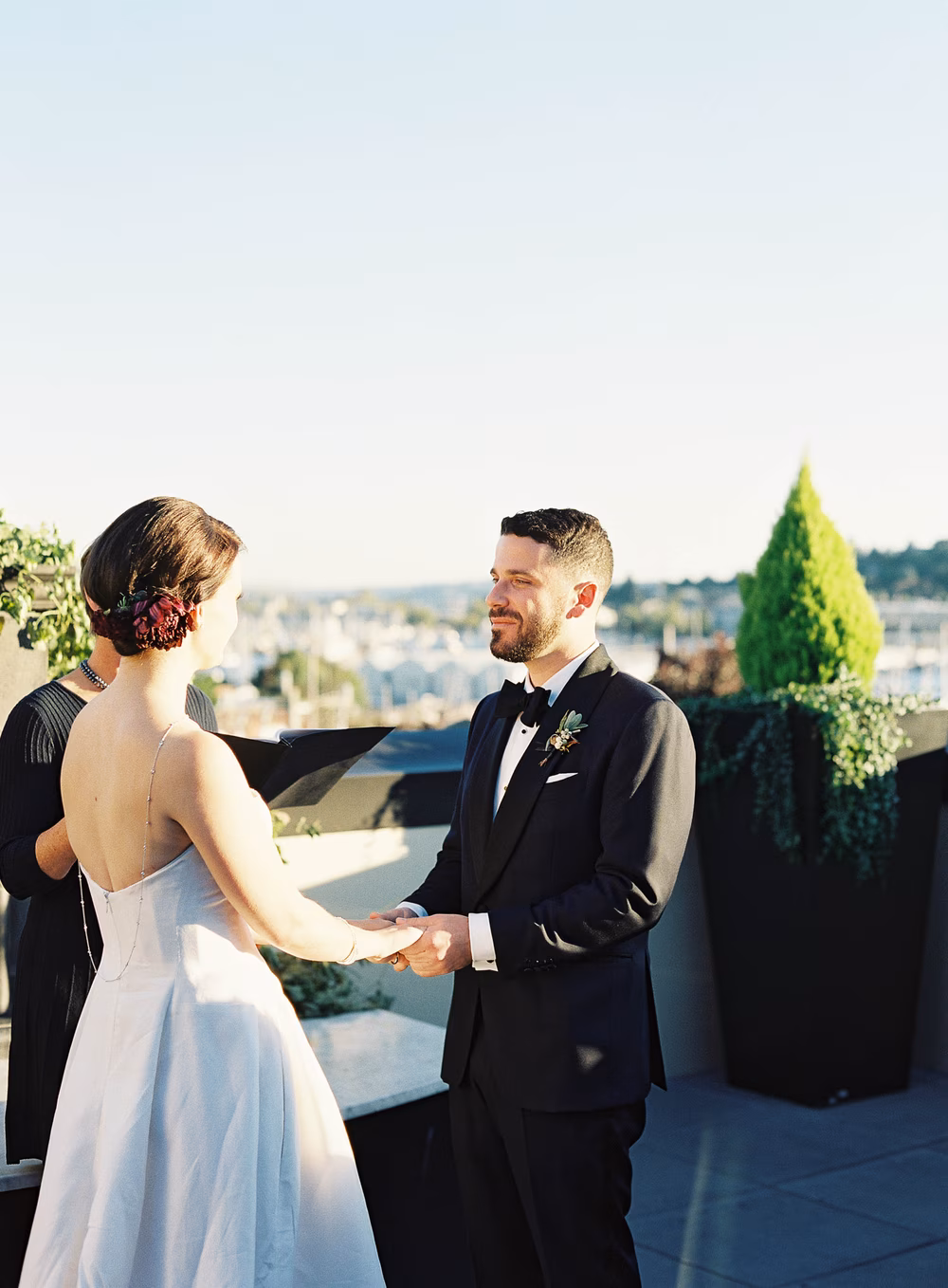 Stylish-Seattle-Wedding-The-Olympic-Rooftop-Pavillion (27 of 29)