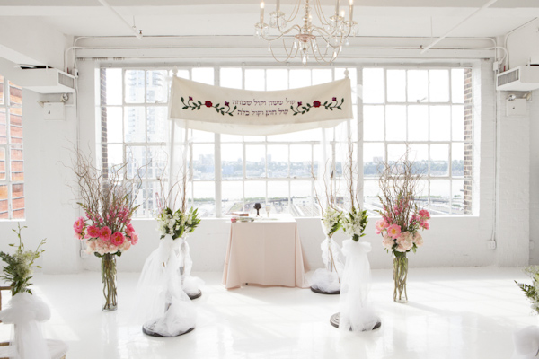 elegant wedding at Studio450 in New York, photo by Karen Hill Photography | via junebugweddings.com elegant wedding at Studio450 in New York, photo by Karen Hill Photography | via junebugweddings.com