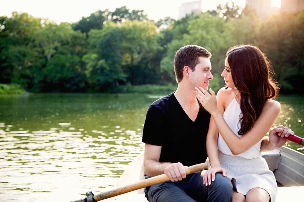 Romantic-Central-Park-Engagement-Photos-Modern-Wedding-Photography--3