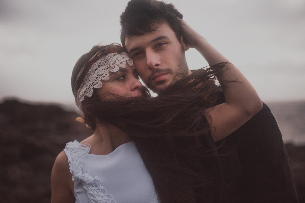 sensual-island-couple-portraits-in-portugal-32